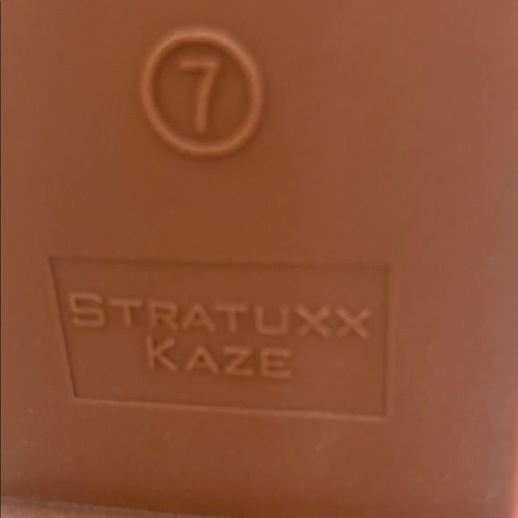 Women's Brown Slide Sandals with Cutout Strap - Picture 6 of 6